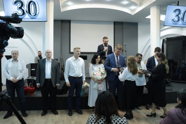 Церква «Сілоам» – 30 років на шляху до світла і єдності (ФОТО) Церква «Сілоам» – 30 років на шляху до світла і єдності (ФОТО)