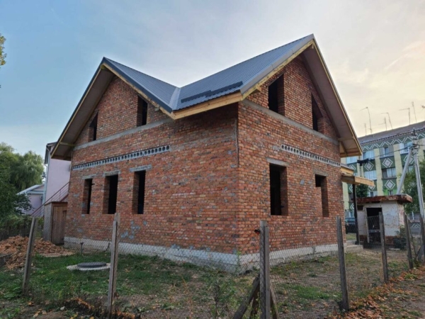 На Хмельниччині відбудовують знищений пожежею Дім молитви